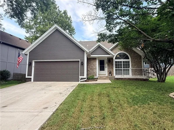 1126 E Charlotte Town Rd, Olathe, KS 66061