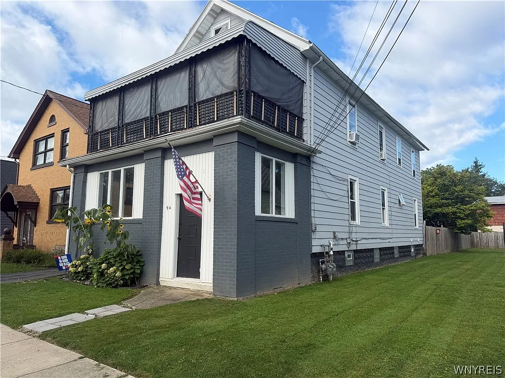 5 bed, 2.0 bath, 2547 sqft, $1,695 — Photo 2