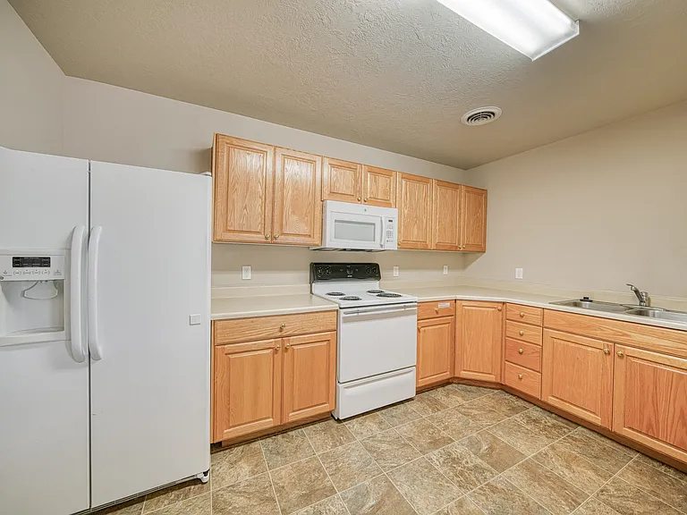 Stone Brook Apartments — Photo 38