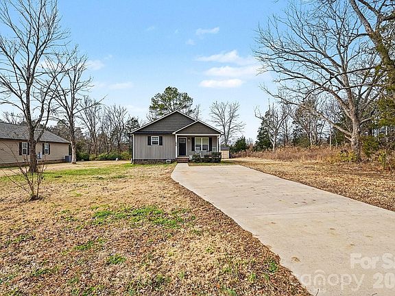 3rd image of 2615 Penninger Rd