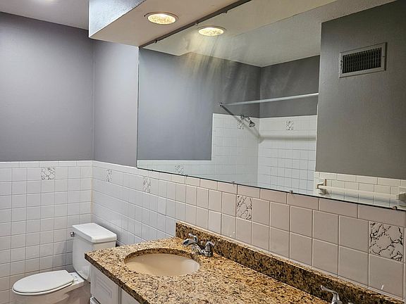 5th image of 6140 Metcalf Ln #6140