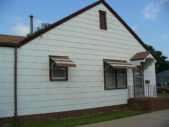 View of the house from the driveway