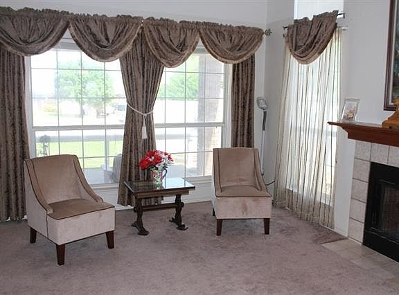 5th image of 10601 Bachman Dr