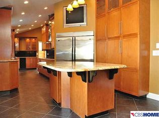 11608 Leavenworth Rd, Omaha, NE 68154