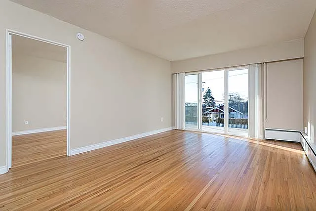 The Laurels Apartments — Photo 2