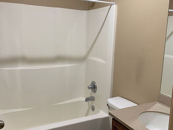 3rd image of 120 Leggett St APT B6