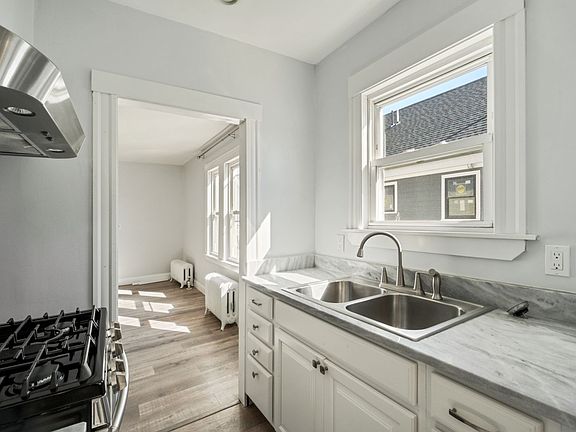 4th image of 35 Bonner Ave Floor 2