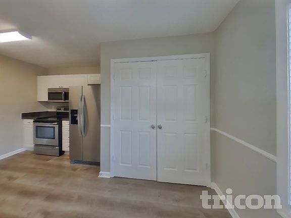 4th image of 121 Willowleaf Ln