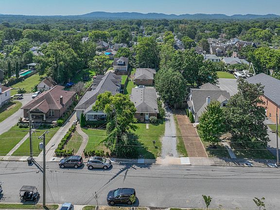 3rd image of 1509 Sweetbriar Ave #B