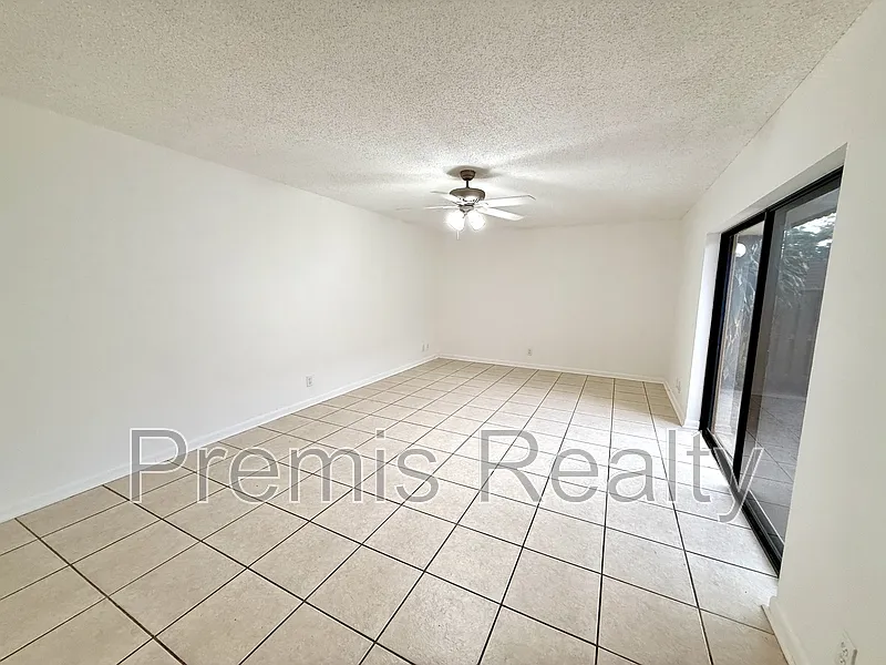 Building Photo - 2607 6th Ct #1