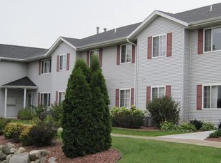 1016 Riverbend Dr APT 102, Hartford, WI 53027