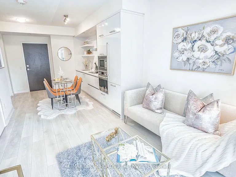2221 Yonge St #1404 — Photo 6