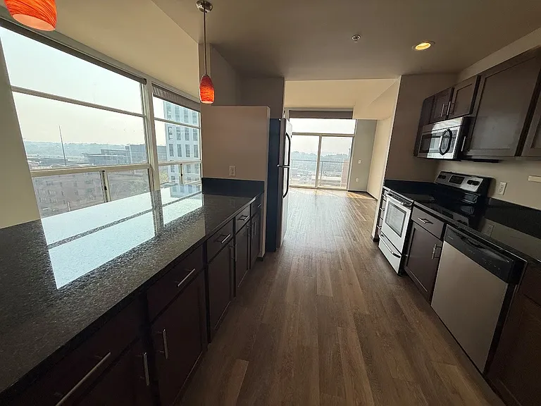 Galaxie High Rise Apartments — Photo 91