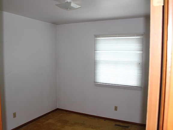 5th image of 27 Bonnie Brae Cir