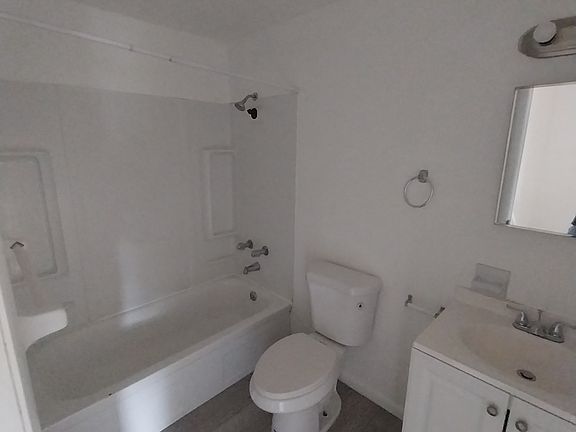 5th image of 242 E Prospect St