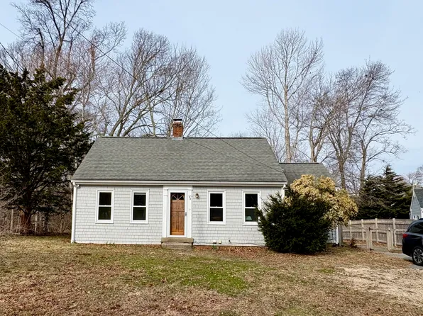 52 Amvets Ave, Falmouth, MA 02540
