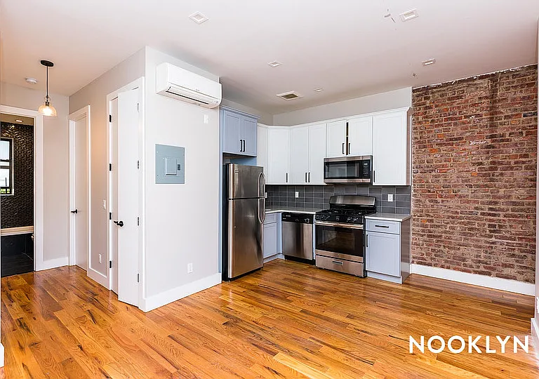 566 Maple St #2F — Photo 1