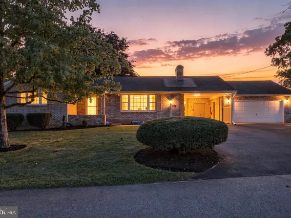 30 Birchway Dr, Chambersburg, PA 17202