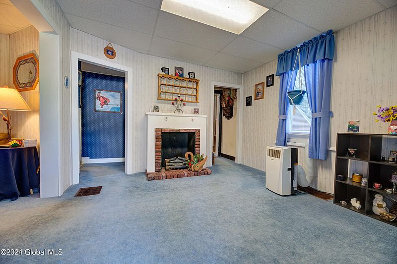 3rd image of 124 Pleasant Avenue