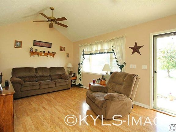 3rd image of 970 Jeffries Ln