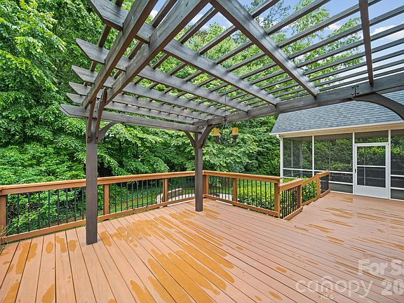 4th image of 4709 McDade Ln