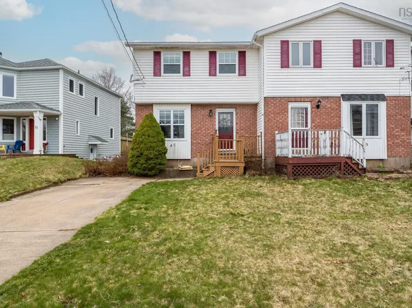 47 Governors Lake Dr, Timberlea, NS B3T 1N2