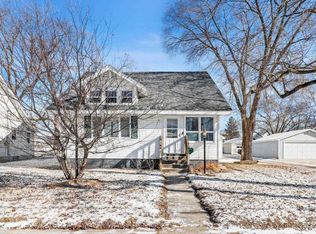 911 Adams St, Portage, WI 53901