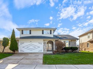 209 Ashford Ln, Westmont, IL 60559