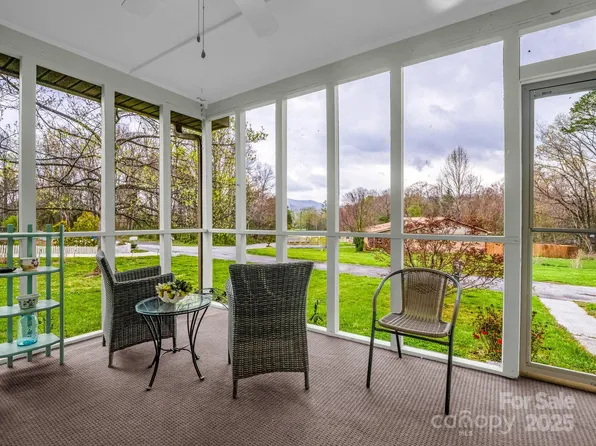 154 Freedom Rd, Hendersonville, NC 28792