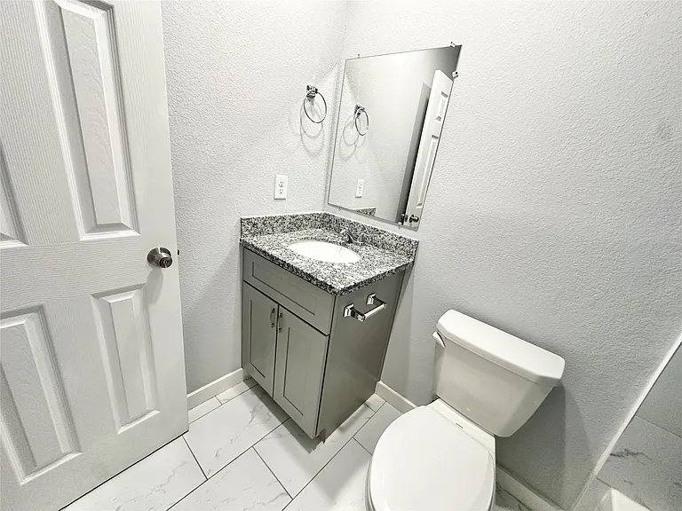 8215 Crestview Dr #B — Photo 30