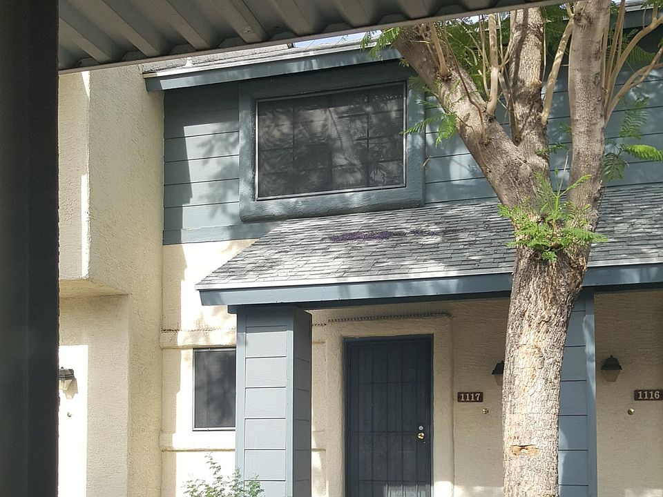 Beautiful, welcoming entrance.