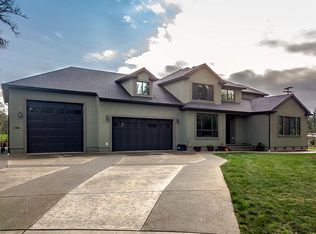 104 River Club Dr, Roseburg, OR 97471