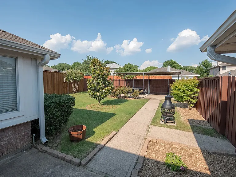 827 Cornell Ln — Photo 14