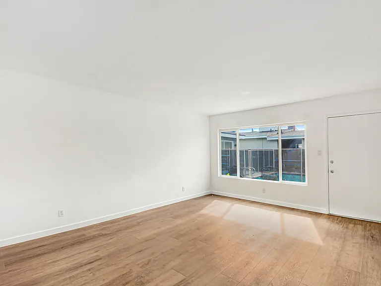 21005 Wood Ave #B — Photo 3