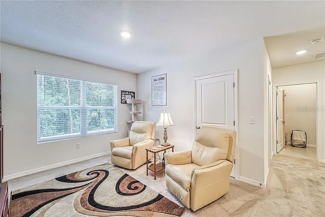 5 bed, 2674 sqft, $3,300 — Photo 3