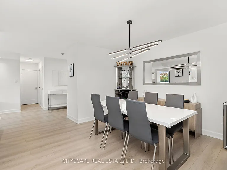7460 Bathurst St #209 — Photo 11