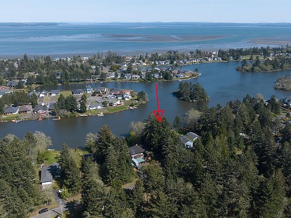 5th image of 412 Draconis Avenue SW