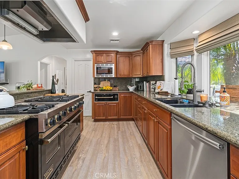 600 Cliff Dr — Photo 19