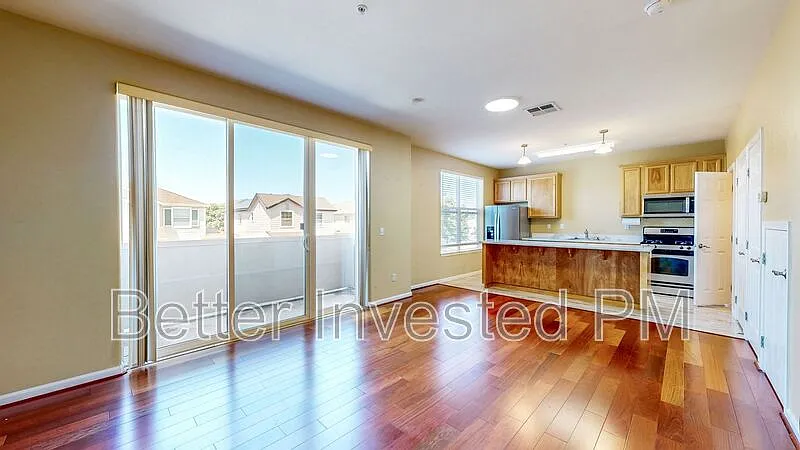2 bed, 2.5 bath, 1100 sqft, $2,475 — Photo 2