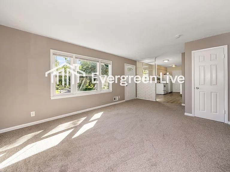 7276 N 34th St — Photo 7