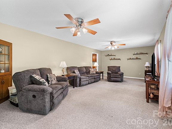 4th image of 1615 Harris Rd