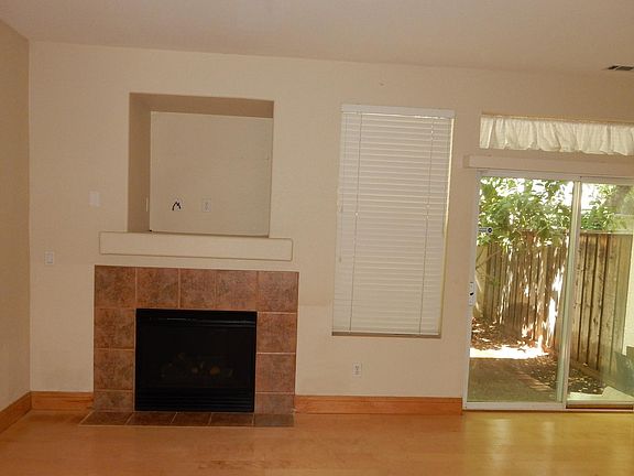 3rd image of 339 Oleander Dr