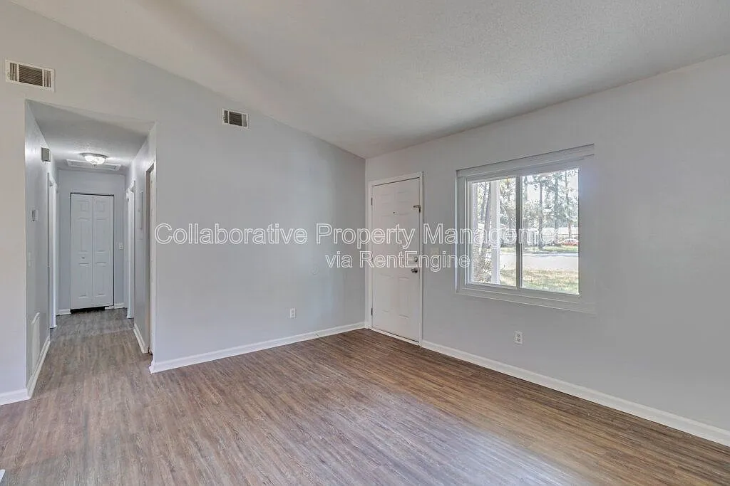 3 bed, 1.5 bath, 1030 sqft, $1,700 — Photo 4
