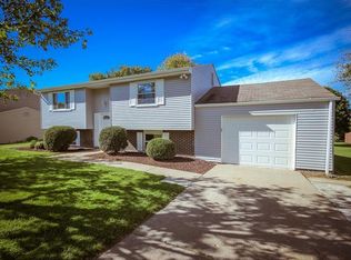 350 Sunset Hills Dr, Freedom, PA
