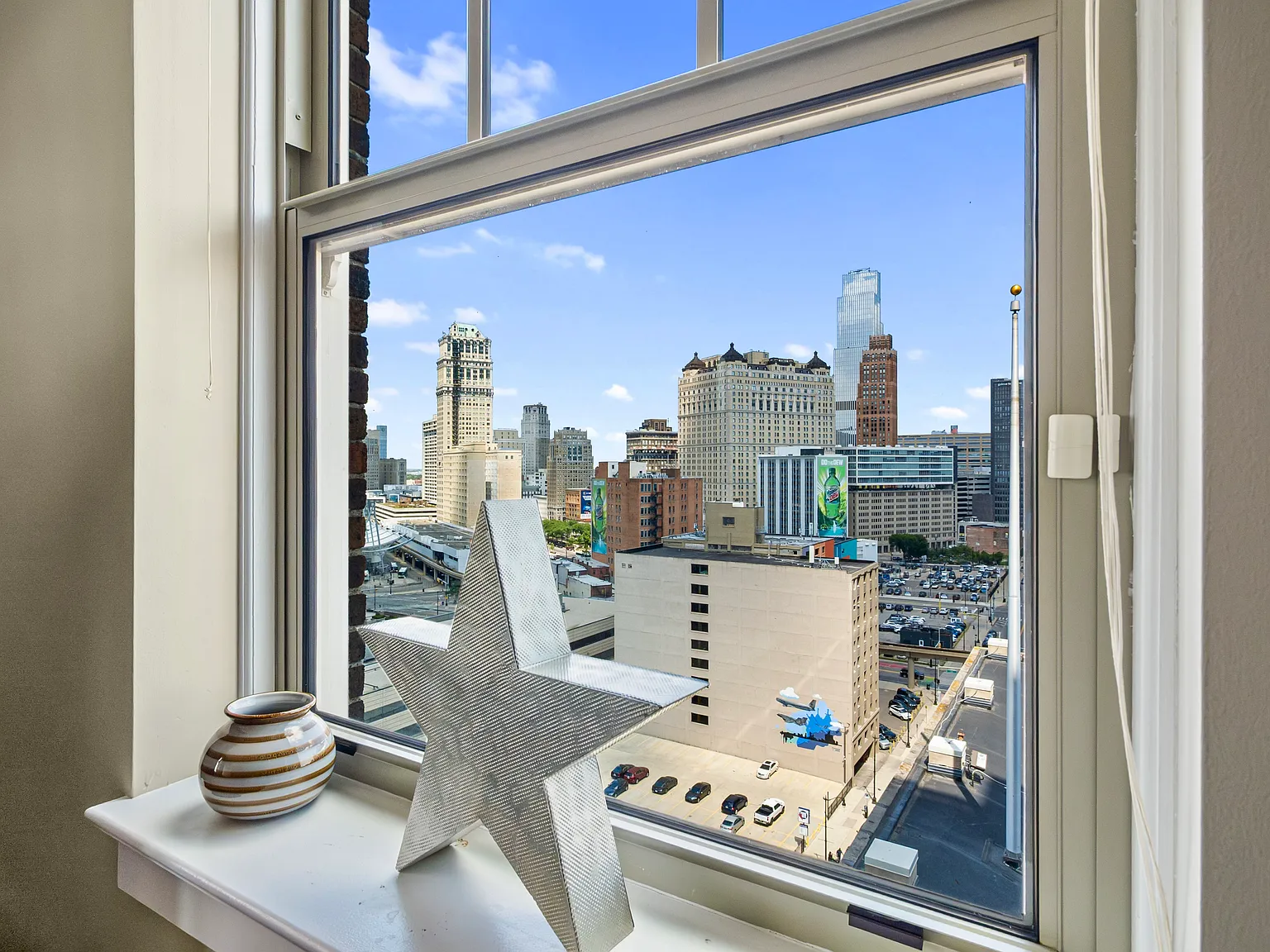 2 bed, 1400 sqft, $3,500 — Photo 2