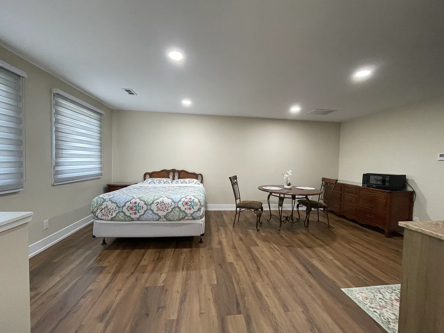 Studio, 600 sqft, $1,400 — Photo 2