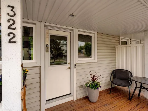 322 E Killarney Glen Ct SW, Calgary, AB T3E 7H4