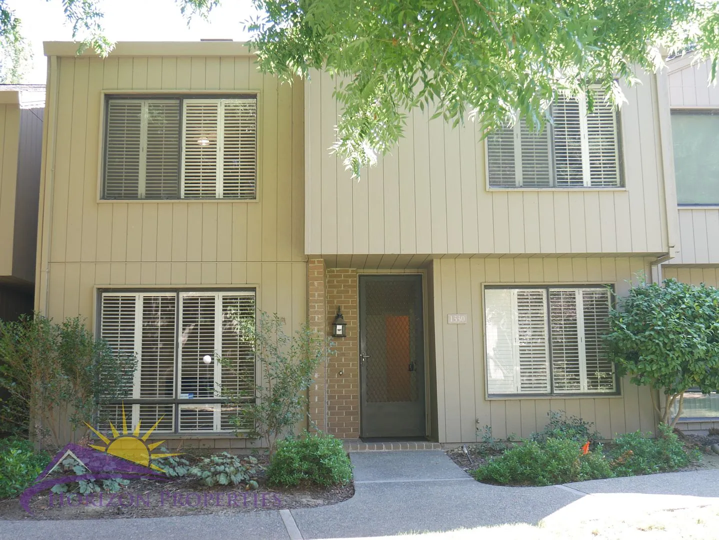Spacious 2 Bed 2.5 Bath 1,835 sqft Campus Commons Home — Photo 1