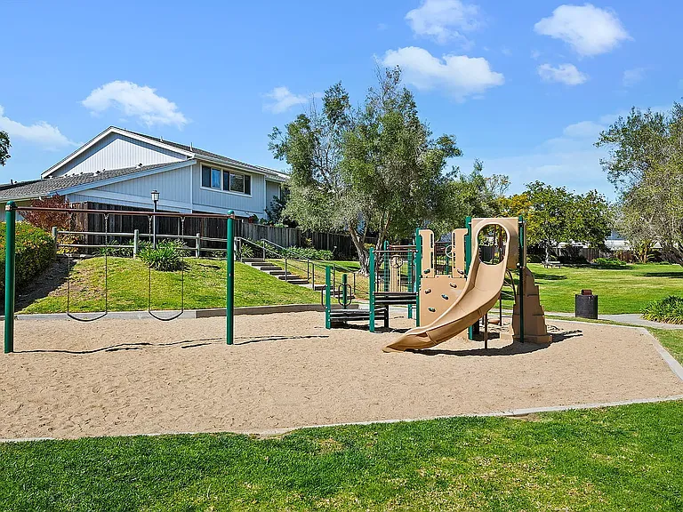 449 Cannon Green Dr #B — Photo 13