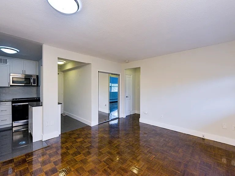 4190 Bathurst St — Photo 19